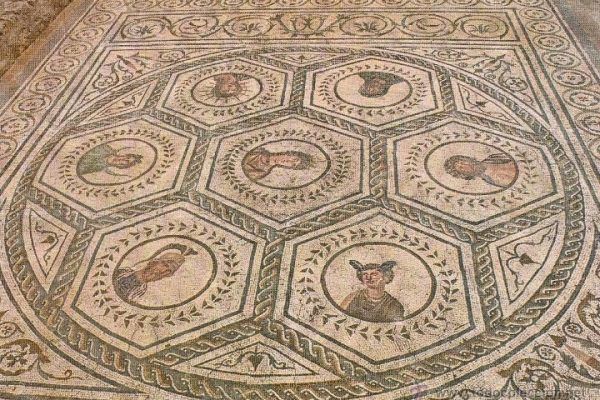 Itálica: La primera ciudad romana en España