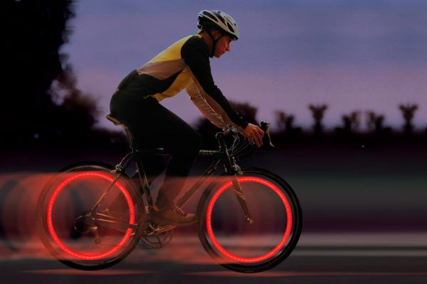 Así ven los conductores a los ciclistas que no llevan luces de noche